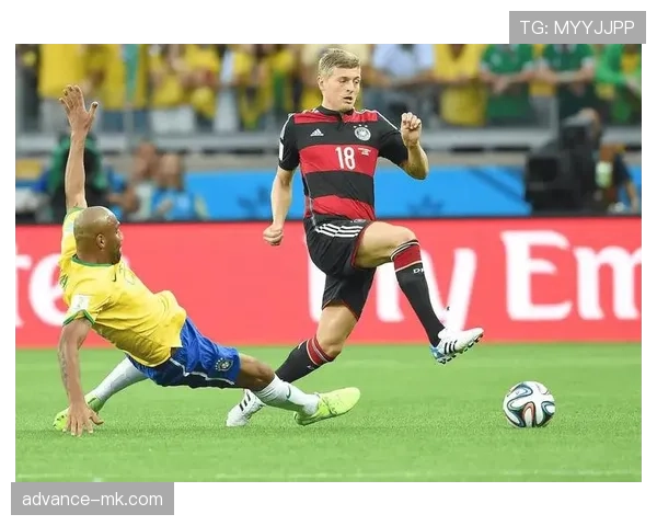 克罗斯分享足球智慧,助力年轻球员提升决策能力