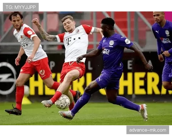 乌德勒支防守体系全面升级,新战术铸就钢铁防线 乌德勒支防守体系全面升级,新战术铸就钢铁防线