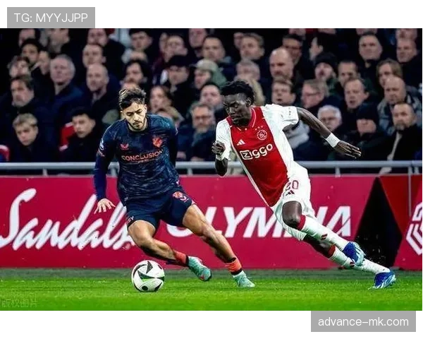 乌德勒支中场新星稳健发挥,关键战中展现卓越组织能力助球队取胜 乌德勒支中场新星稳健发挥,关键战中展现卓越组织能力助球队取胜