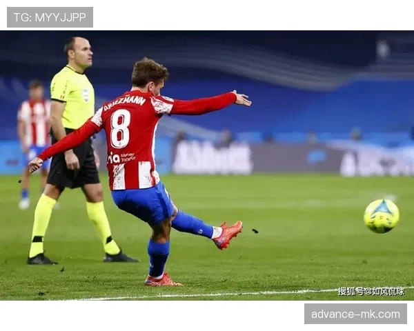 若昂·内维斯关键战闪耀全场,助球队力克强敌斩获重要胜利 若昂·内维斯关键战闪耀全场,助球队力克强敌斩获重要胜利