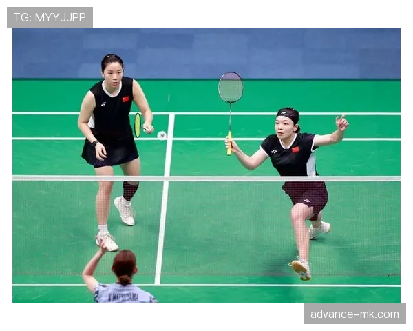 陈艺文下了场球赛，居然还这么会开夜店？我说的是她自己家客厅！