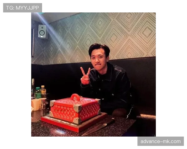 周冠宇一条跑道上像个电影主角，回家居然这么接地气？